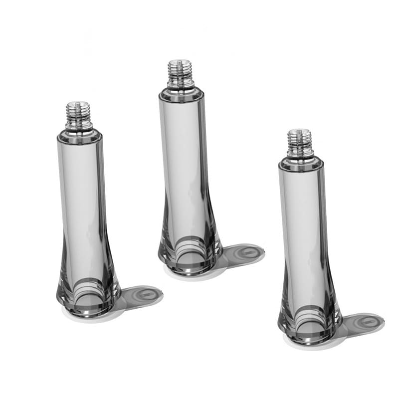 Containers en plastique transparent stérilisables.